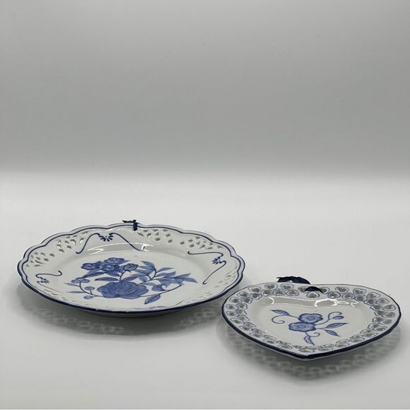 Set of 2 Blue & White Porcelain Hanging Plates - Floral Design - Picture 2 of 14